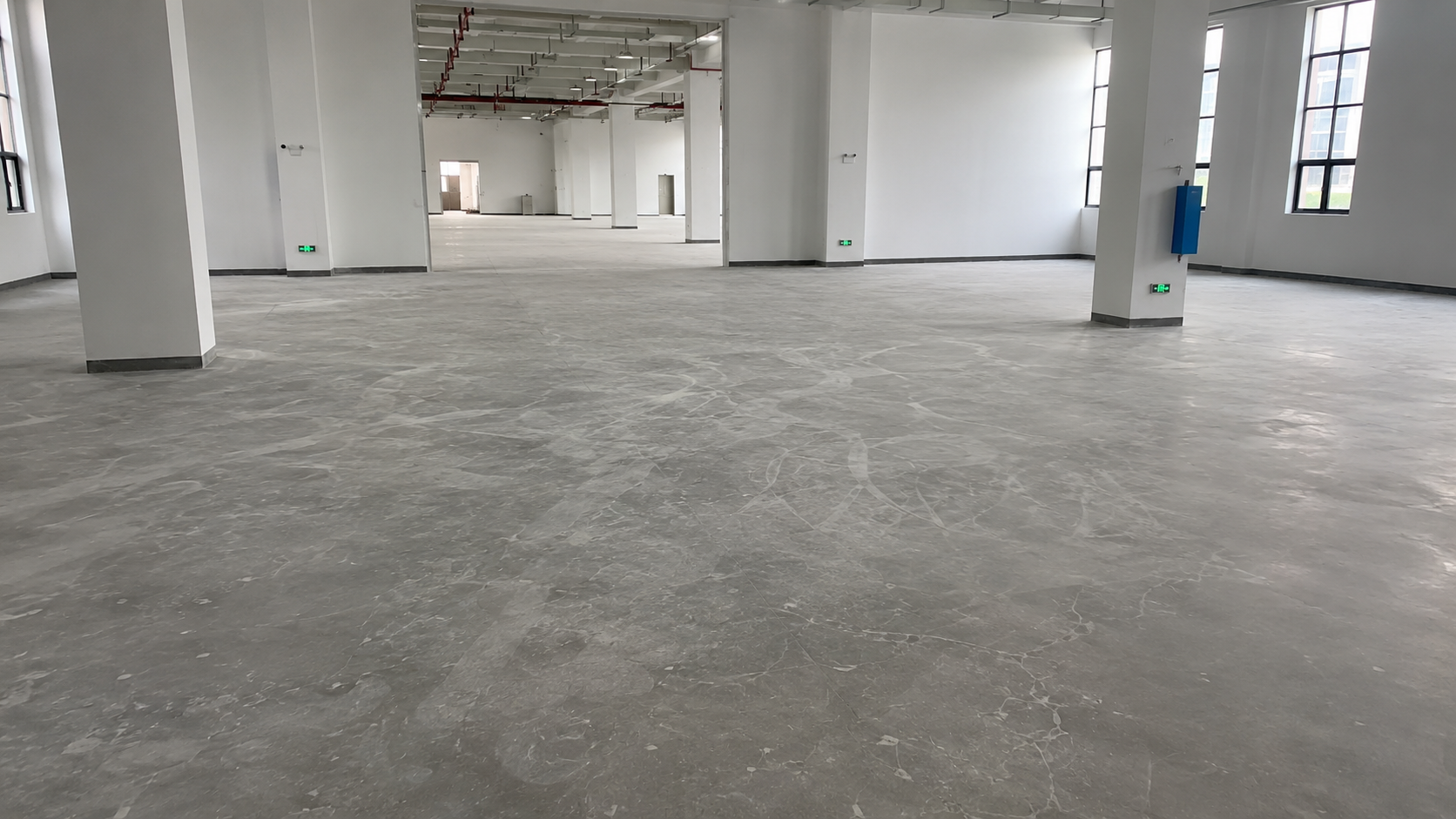 Sàn tấm PVC chống tĩnh điện tại xưởng sản xuất phụ tùng ô tô