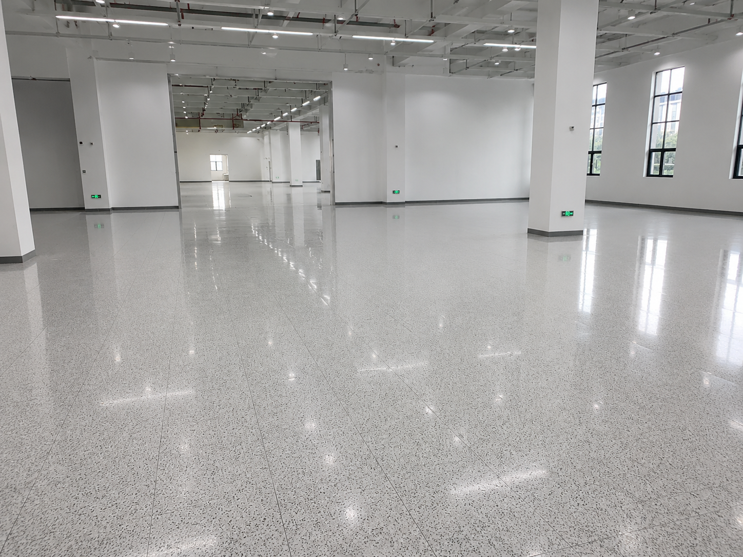 Hoàn thiện dự án sàn PVC chống tĩnh điện
