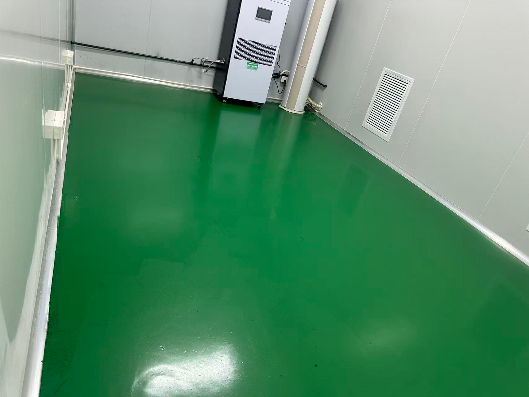 Hoàn thiện sàn Epoxy chống ăn mòn tại Rida Intelligent Manufacturing