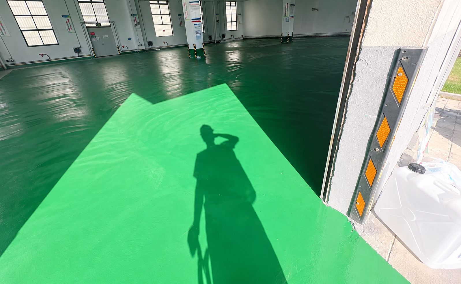 Hoàn thiện sàn Epoxy siêu chống mài mòn tại nhà máy Luxshare Yancheng