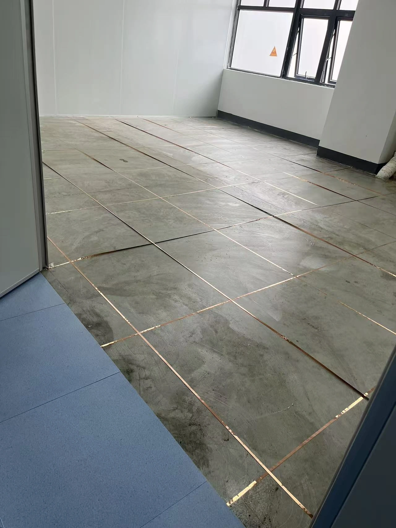 越南光州拓斯达F栋PVC地板施工现场